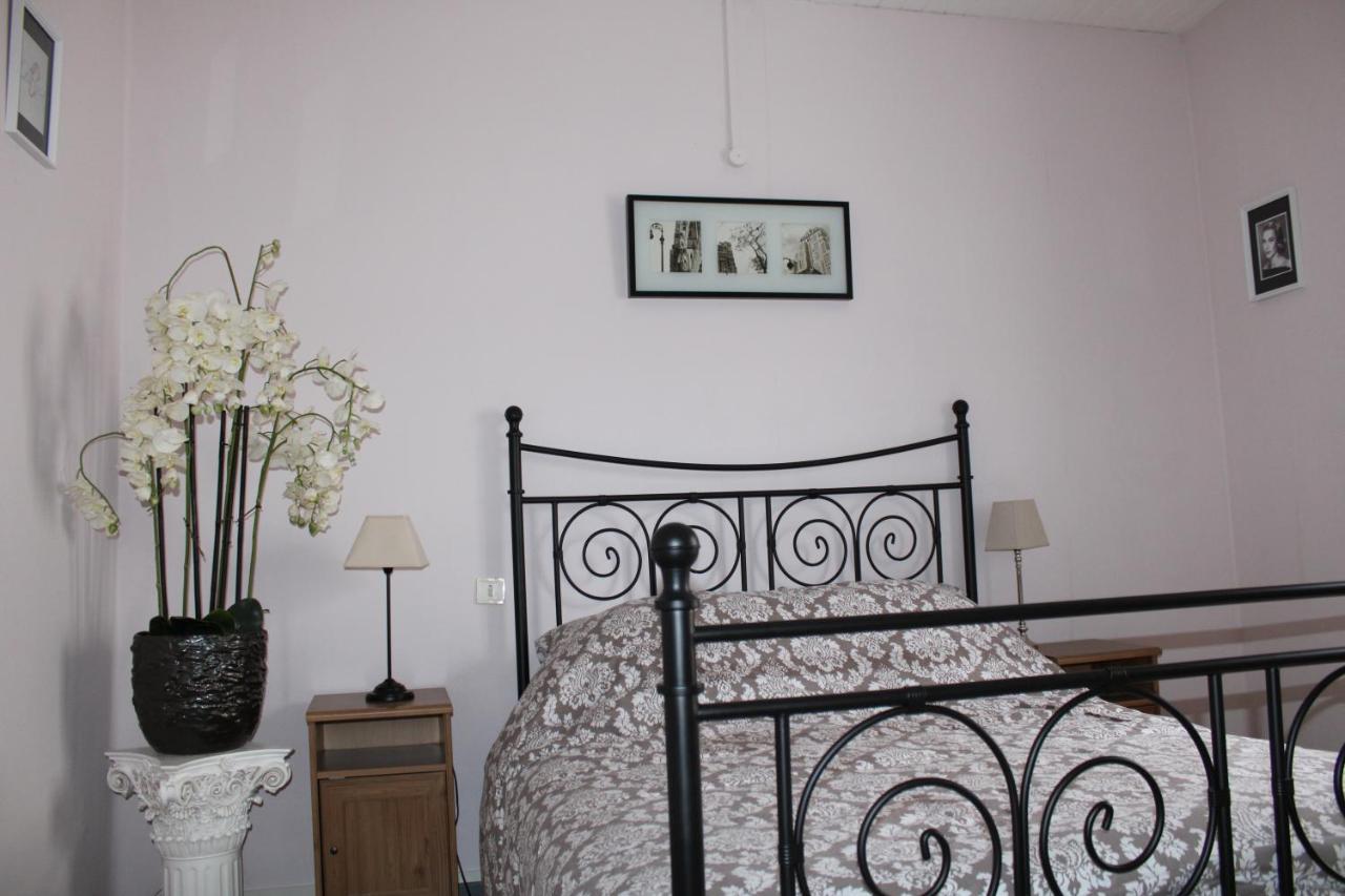 Le Chat Botte - Vankantiehuis In Languedoc-Roussillion Bed & Breakfast Routier Eksteriør bilde