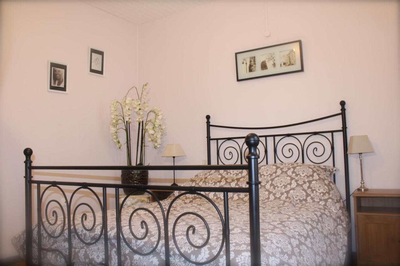 Le Chat Botte - Vankantiehuis In Languedoc-Roussillion Bed & Breakfast Routier Eksteriør bilde