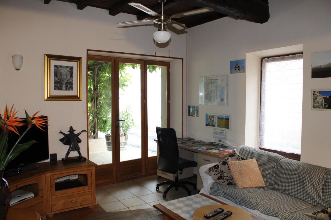 Le Chat Botte - Vankantiehuis In Languedoc-Roussillion Bed & Breakfast Routier Eksteriør bilde